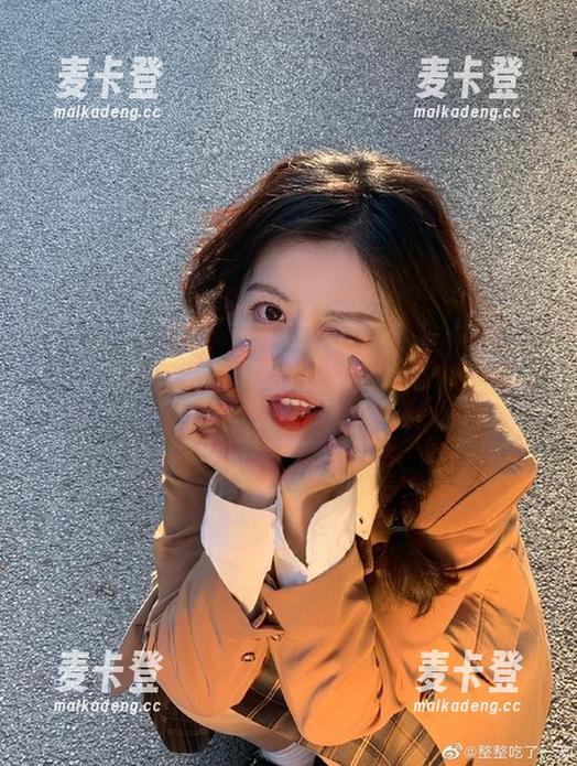 使用www.17App轻松收藏，永久保存最新鲜的吃瓜讯息