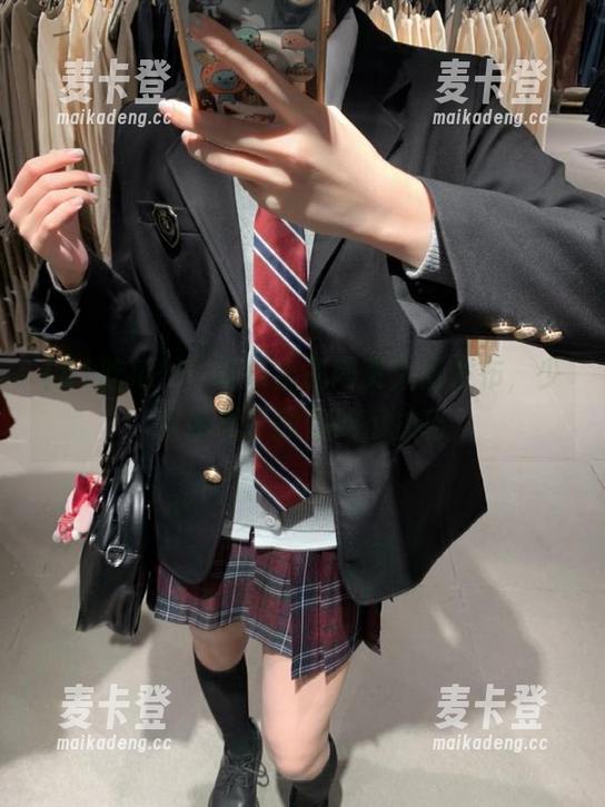 51吃瓜出品网页火热发布，少女手把手教你吃瓜技巧
