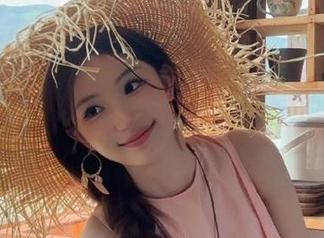 女生超爱官网hl03爆料吃瓜线路，轻松追漫吃瓜不迷路