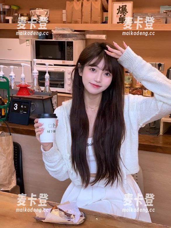 通过hlwbet网页了解最新的娱乐吃瓜动态