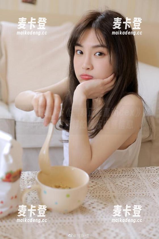 在《黑料正能量index》视频中发现最新鲜的娱乐内幕信息